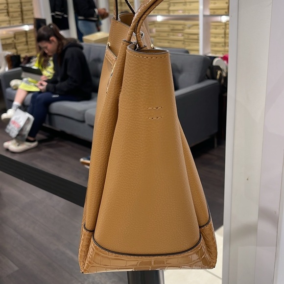 MICHAEL KORS
Reed Large Leather Belted Satchel Shoulder Handbag 
Deer Crocodile - Picture 5 of 16